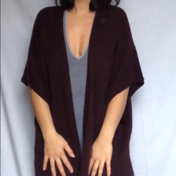 Community Iconic Cape - Picture 3 of 8